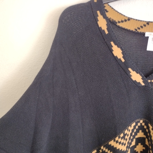 Minnie Rose Black Tan Geometric Poncho One Size Fits All - Picture 6 of 11